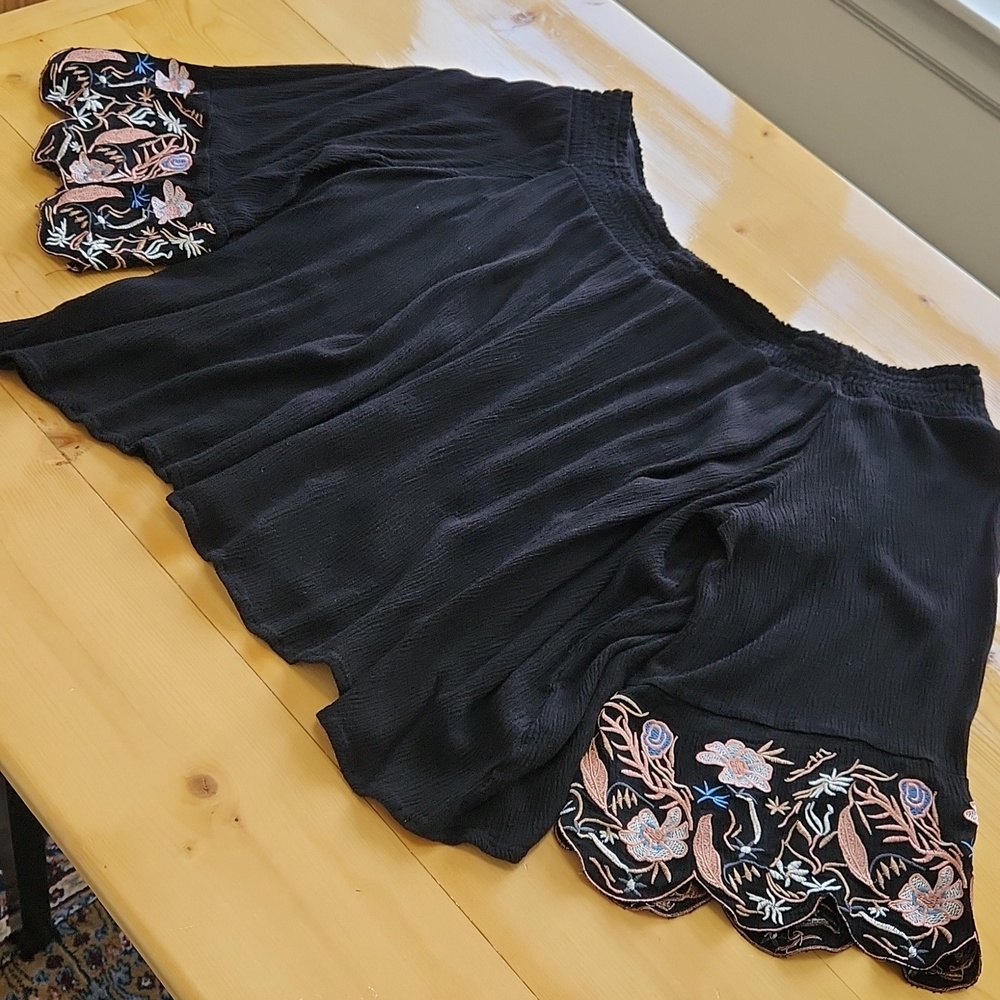 VENUS Off-Shoulder Blouse Black Floral Embroidered Bell Sleeves 1X - Picture 10 of 12